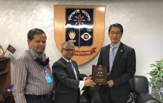 H. E. Mr. ITO Naoki called on Dr. Md. Akhtaruzzaman, Vice-Chancellor of University of Dhaka