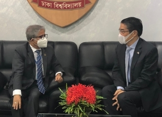 H. E. Mr. ITO Naoki called on Dr. Md. Akhtaruzzaman, Vice-Chancellor of University of Dhaka